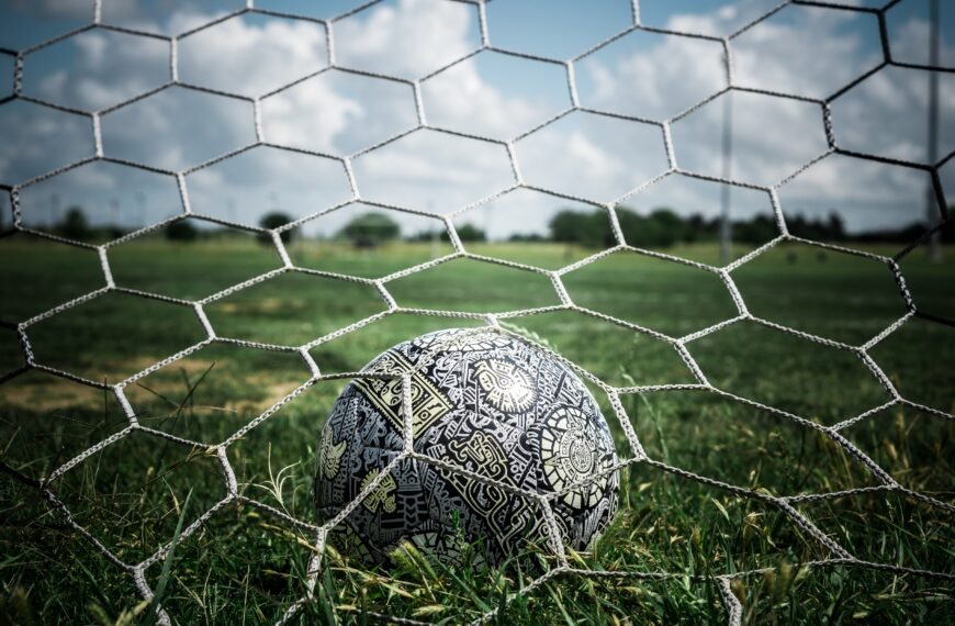 Guess the Player by Nationality, Club, Position & Shirt Number – Quiz