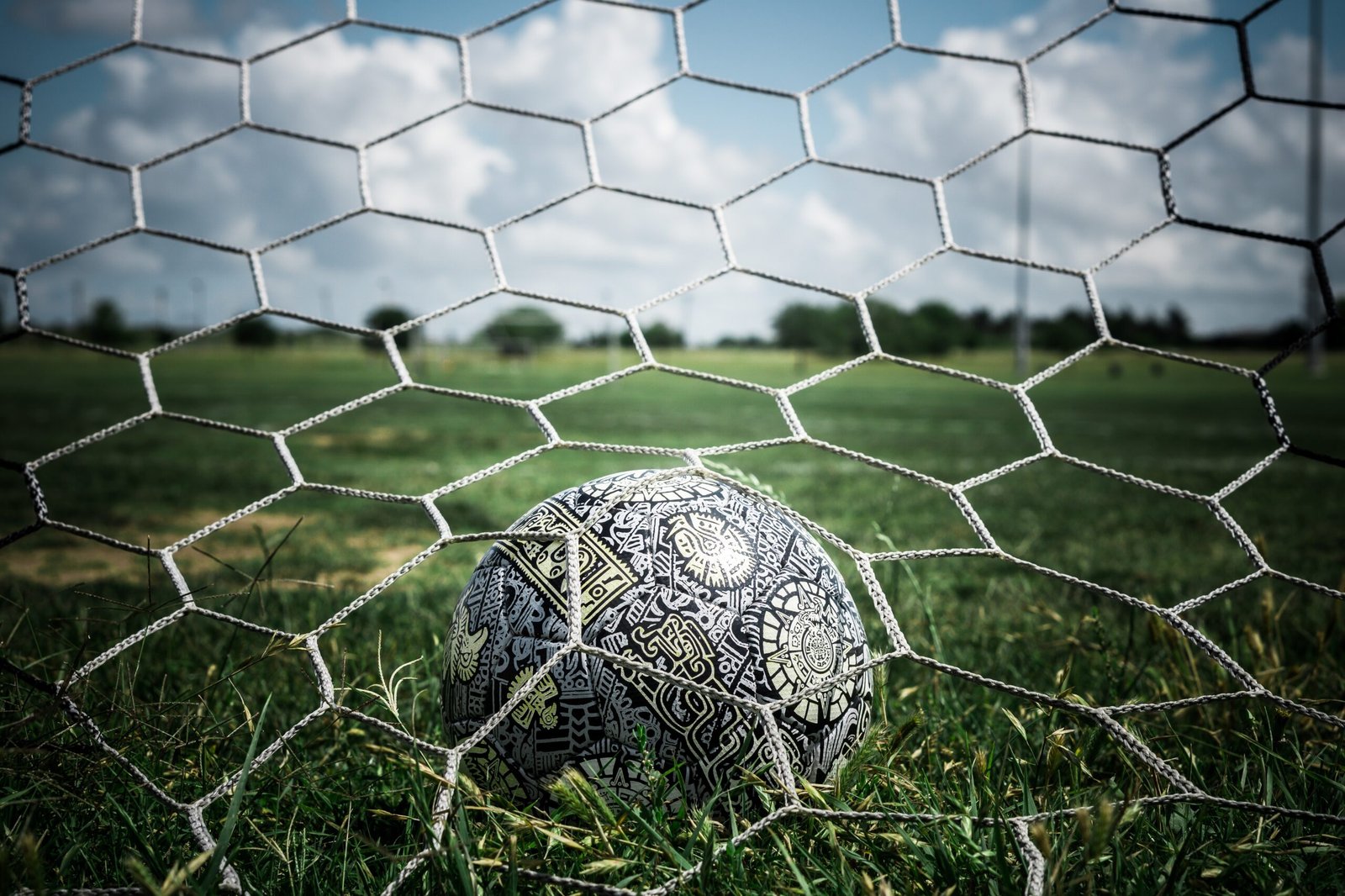 Guess the Player by Nationality, Club, Position & Shirt Number – Quiz